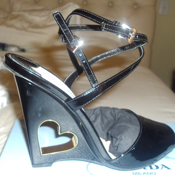 Prada - Picture 4 of 6